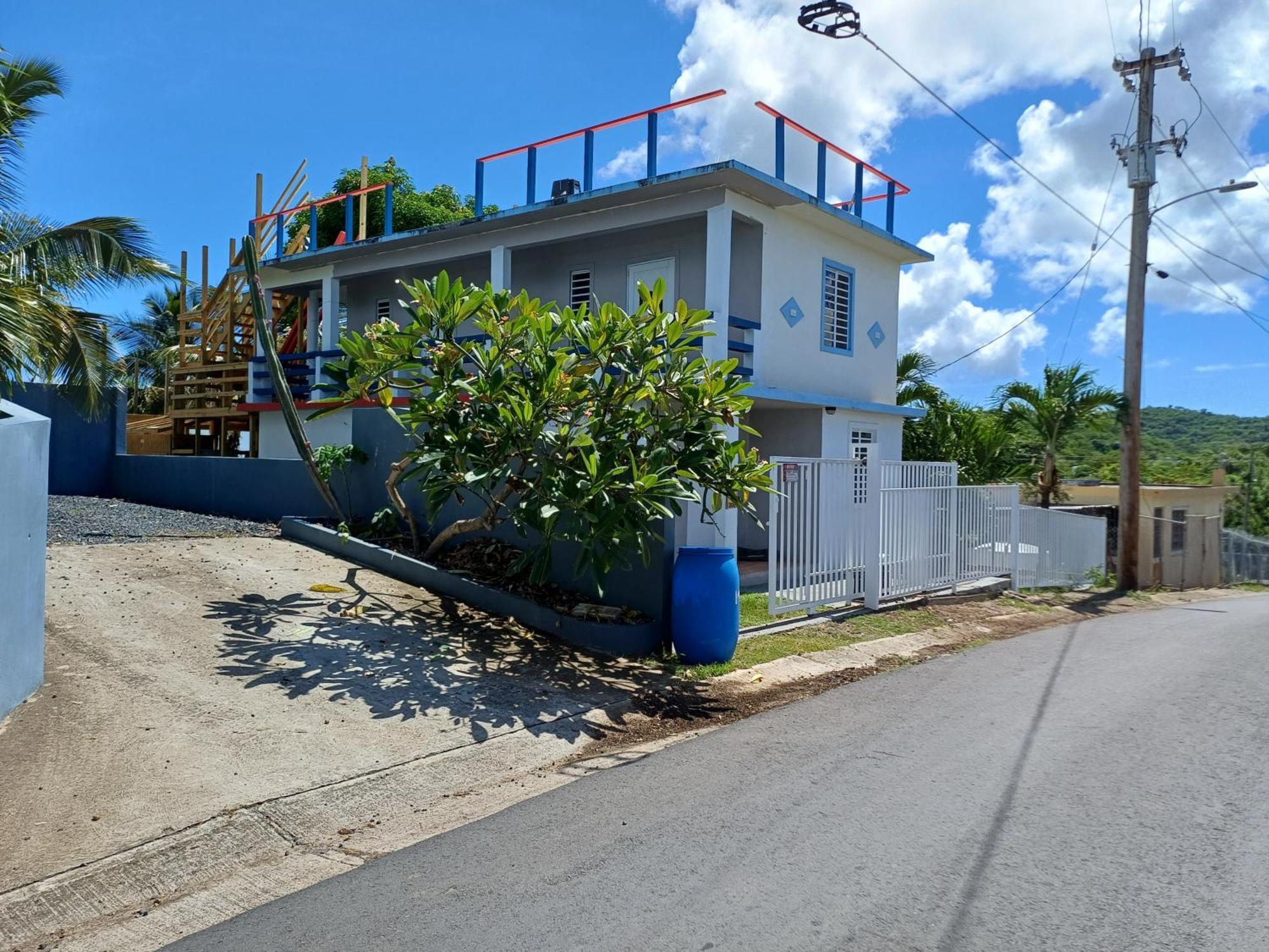 Rooster Run Glamping Camping Has Rooftop And Off The Ground Glamping Experience For 1 To 16 In A Single Tent And Views Of The Rain Forrest And To Culebra Across The Atlantic Ocean W Tents, Linens, Deluxe Air Beds, Warm Shower And More At A Great Pric В'єкес Екстер'єр фото